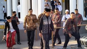 Akui Keluarga <i>Ndeso</i>, Presiden Jokowi Sampaikan Ucapan Idul Fitri kepada Masyarakat Indonesia dari Solo 