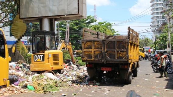 ارتفاع حجم القمامة خلال العيد ، DLHK Pontianak تنشر 750 منظفا