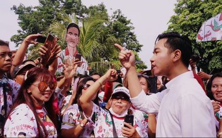 Mas Wali Gibran Blusukan Tinjau Longsor di Sungai Banyuanyar, Janji Datangkan Alat Benahi Sungai