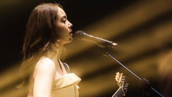 Laufey Ungkap Bagaimana Musik Klasik dan Jazz Mempengaruhi Kehidupannya