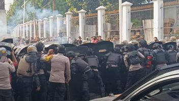 ジャカルタ首都圏警察、公共施設の放火とデモ警備員への暴行容疑者38名を公表
