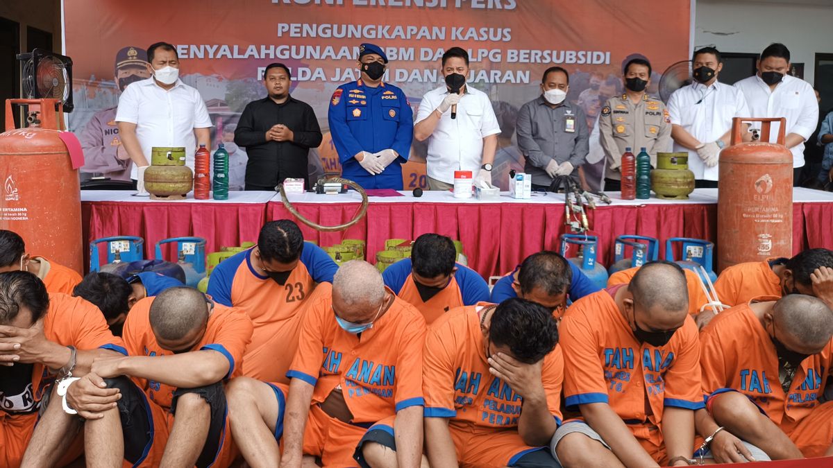 The East Java Police Expressed Cases Of Subsidized Fuel Misappropriation Of 67 Thousand Solar Literers And 17 Thousand Liter Pertalite