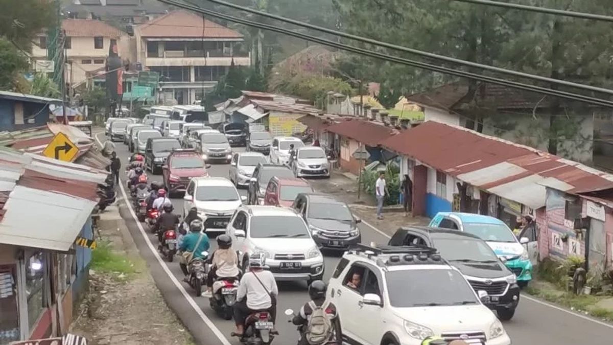 Rainfall Still High, 500 BPBD Volunteers Supervise Disaster-Prone Homecoming Routes In Cianjur