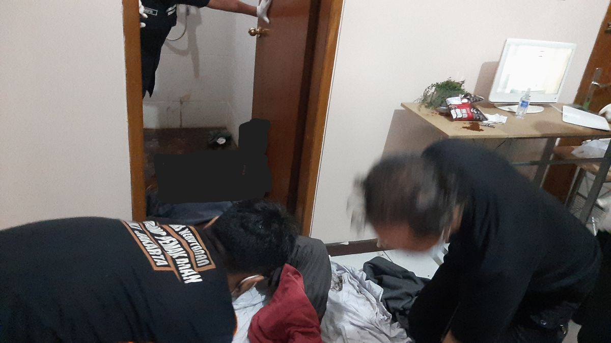 警察は、男InDekos Jakselの遺体が5日前に殺されたことを疑う、暴力の兆候は高血圧薬だけはありません