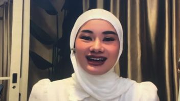 Mencoba Jadi Produser Film, Dinda Hauw: Pusing Tapi Menikmati