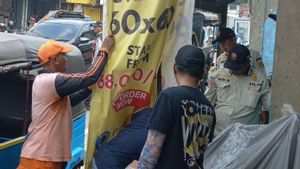 Puluhan Spanduk Reklame Tak Berizin Dicopot Satpol PP, Pelanggaran Terbanyak di Rawasari