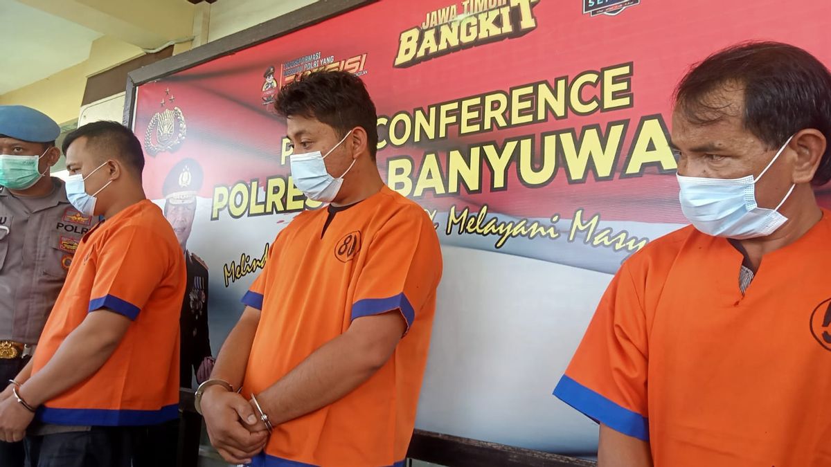 Trois Contre-intervenants Au Guichet Automatique Fausse Carte Collante De Centre D’appels Arrêtés à Banyuwangi