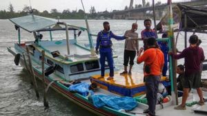 TRC BPBD Babel Selamatkan Tiga Pemancing yang Tenggelam di Pelabuhan Pangkalbalam 
