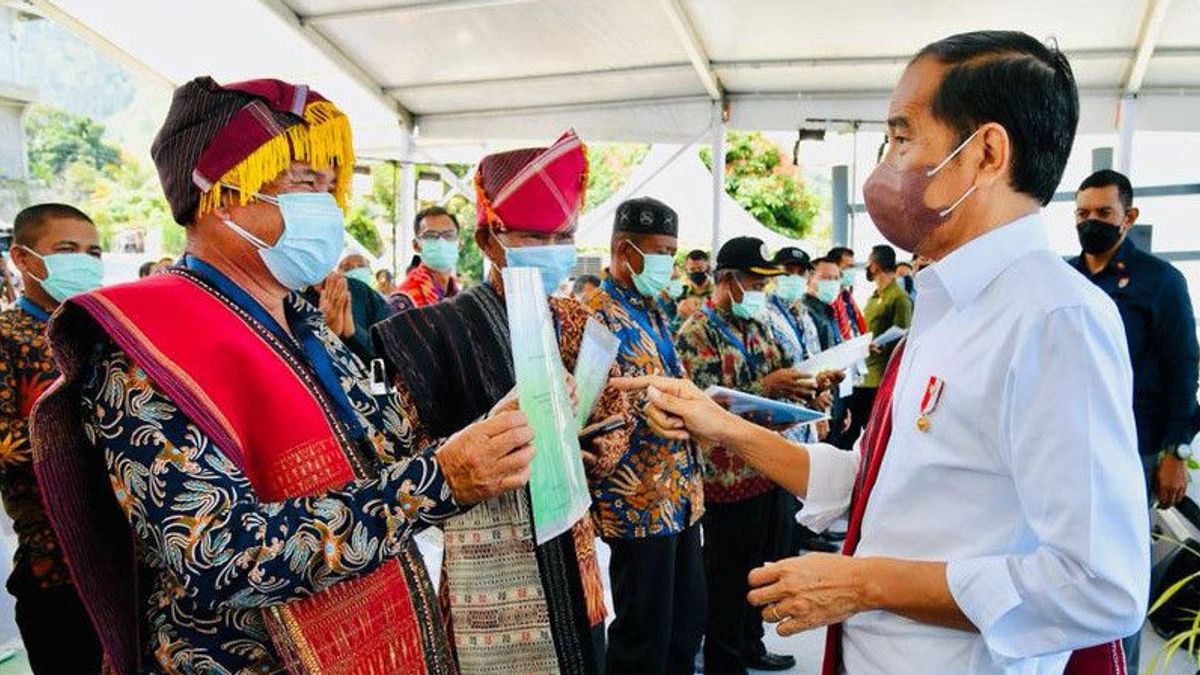 Jokowi Distributes 1.5 Million Land Certificates to Residents of 34 Provinces, Including the Suku Anak Dalam Land