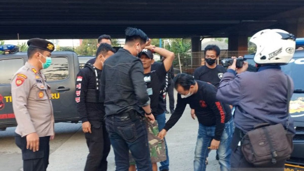 Police Arrest 22 Thugs In West Jakarta