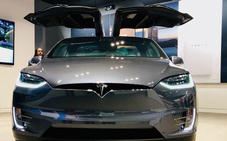 Tertarik Beli Mobil Tesla Model X? Wajib Baca Spek Lengkapnya