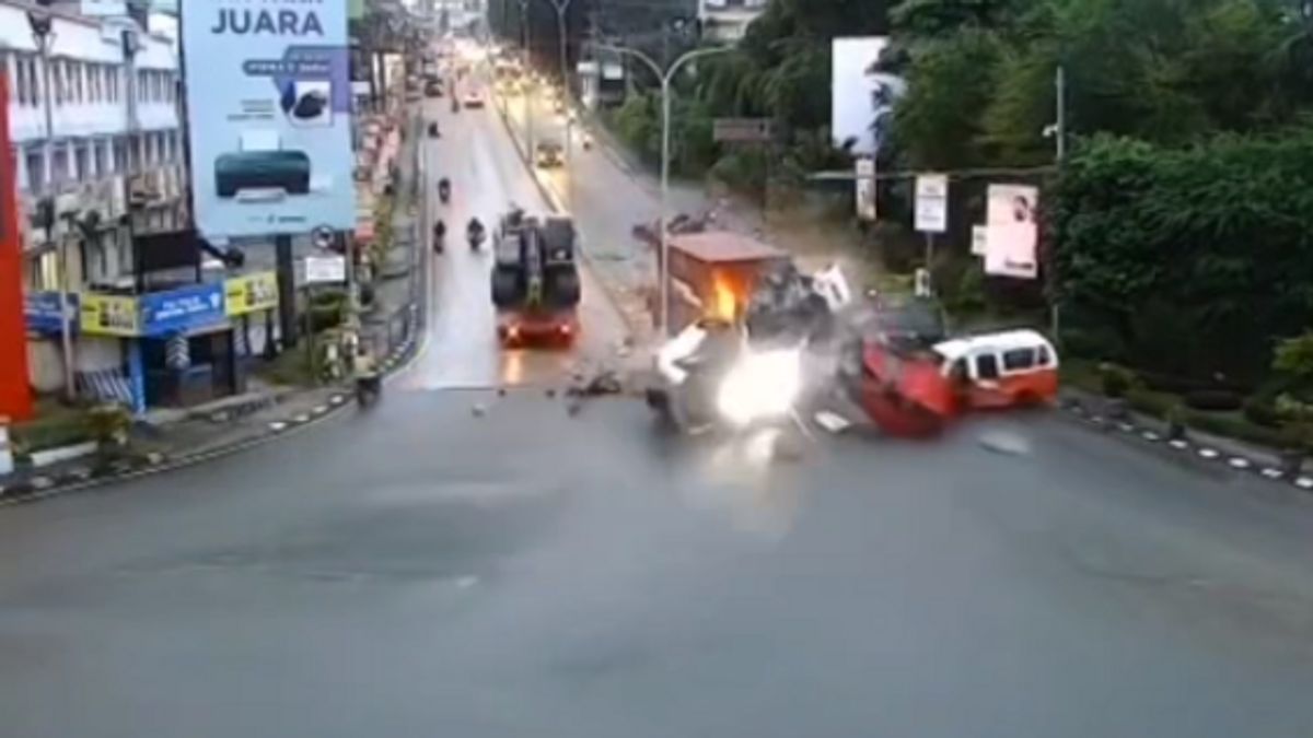 حادث مميت في Balikpapan ، تدخلت الشرطة على الفور لإغراق فريق تحليل حوادث المرور