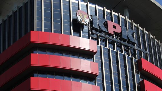 Pengacara Hotma Sitompul dan Ketua DPC PDIP Kendal Dipanggil KPK Terkait Suap Bansos