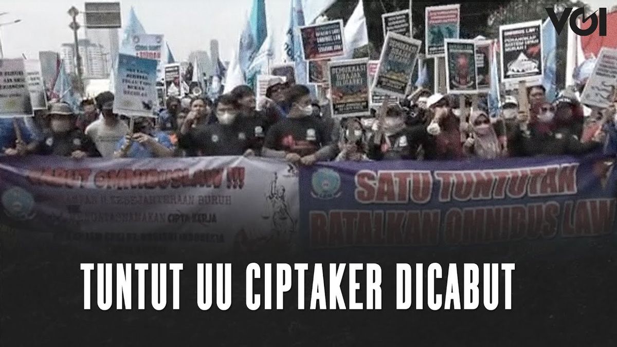 VIDEO: Tuntut UU Ciptaker Dicabut, Ratusan Buruh Gelar Aksi Unjuk Rasa di Gedung MPR/ DPR