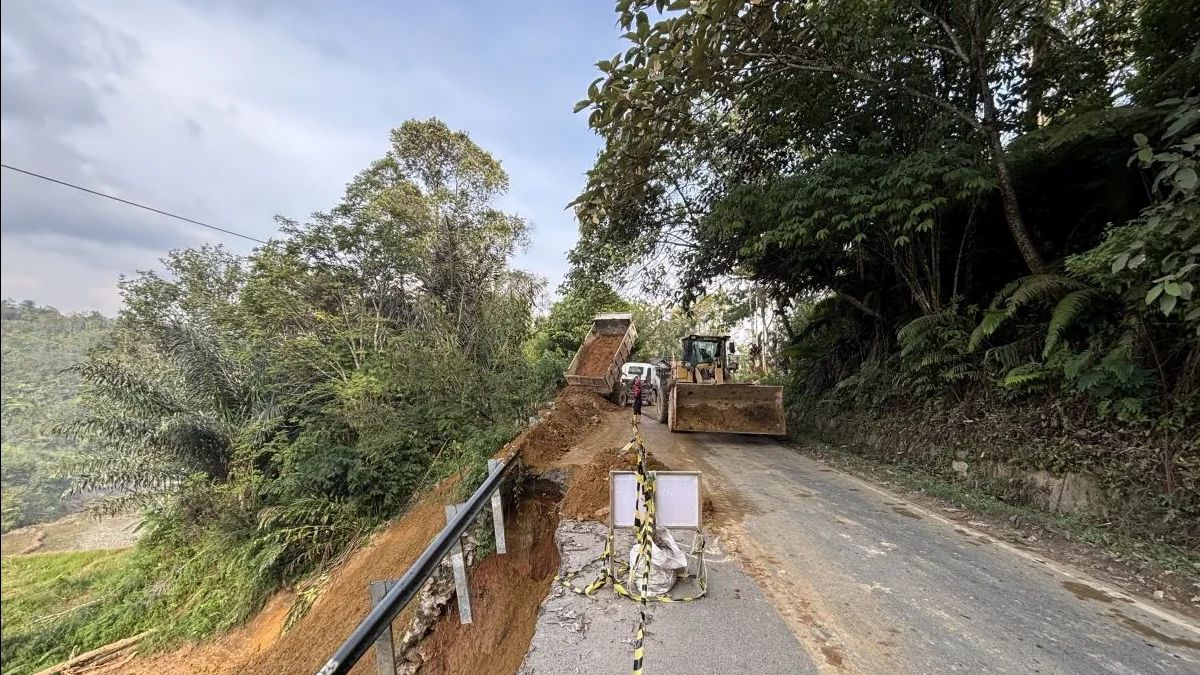 125 Titik Longsor Tersebar di 60 Km Jalan Lintas Sumatera Mulai Diperbaiki KemenPU