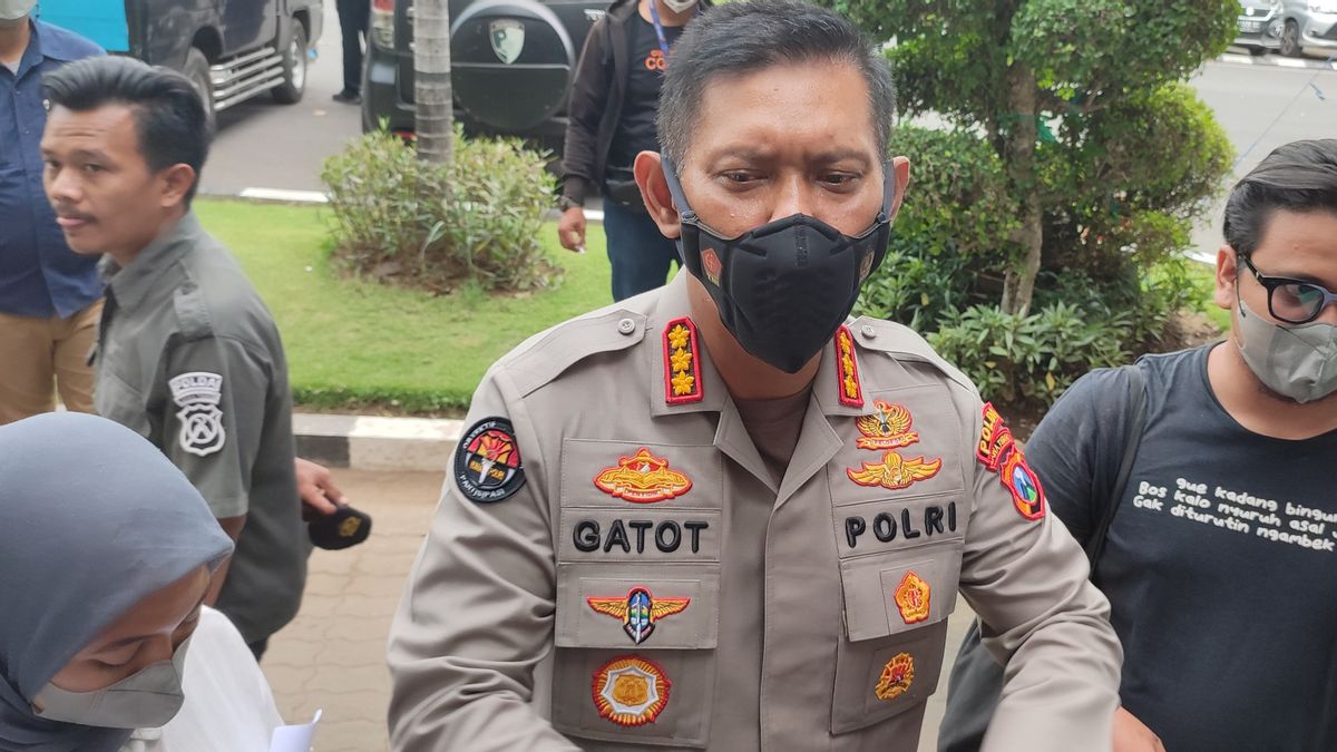 شرطة جاوة الشرقية تفحص نائب وصي بوجونيغورو للإبلاغ عن التشهير بالحكام المتنازعين في مجموعة واتساب