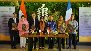 d'afficher le patrimoine de la civilisation au Ministre de la culture français, le Ministre de la culture Fadli Zon officiel du Centre culturel Borobudur