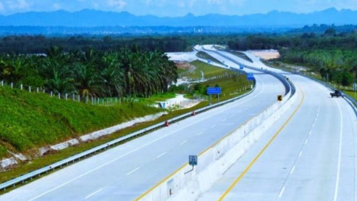 廖内省政府认为北干巴鲁-邦基南-邦加兰收费公路可以加速商品和服务的增长