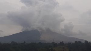 Gunung Sinabung Erupsi dengan Awan Panas Teramati Berjarak 1.000 meter