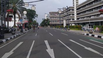 فيما يتعلق بتنفيذ قيود النشاط المجتمعي في حالات الطوارئ: إغلاق 41 نقطة طريق في مدينة باندونغ
