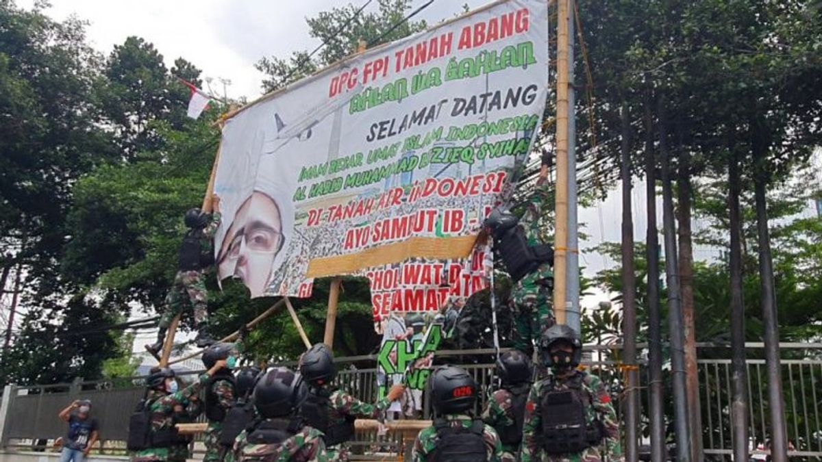 人民民主共和国第一委员会TNI部队删除了Rizieq的广告牌：这可能是因为违反了规则