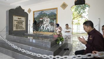 Tinjau Makam Tuanku Imam Bonjol, Menteri Kebudayaan Tegaskan Perawatan Cagar Perjuangan Bangsa
