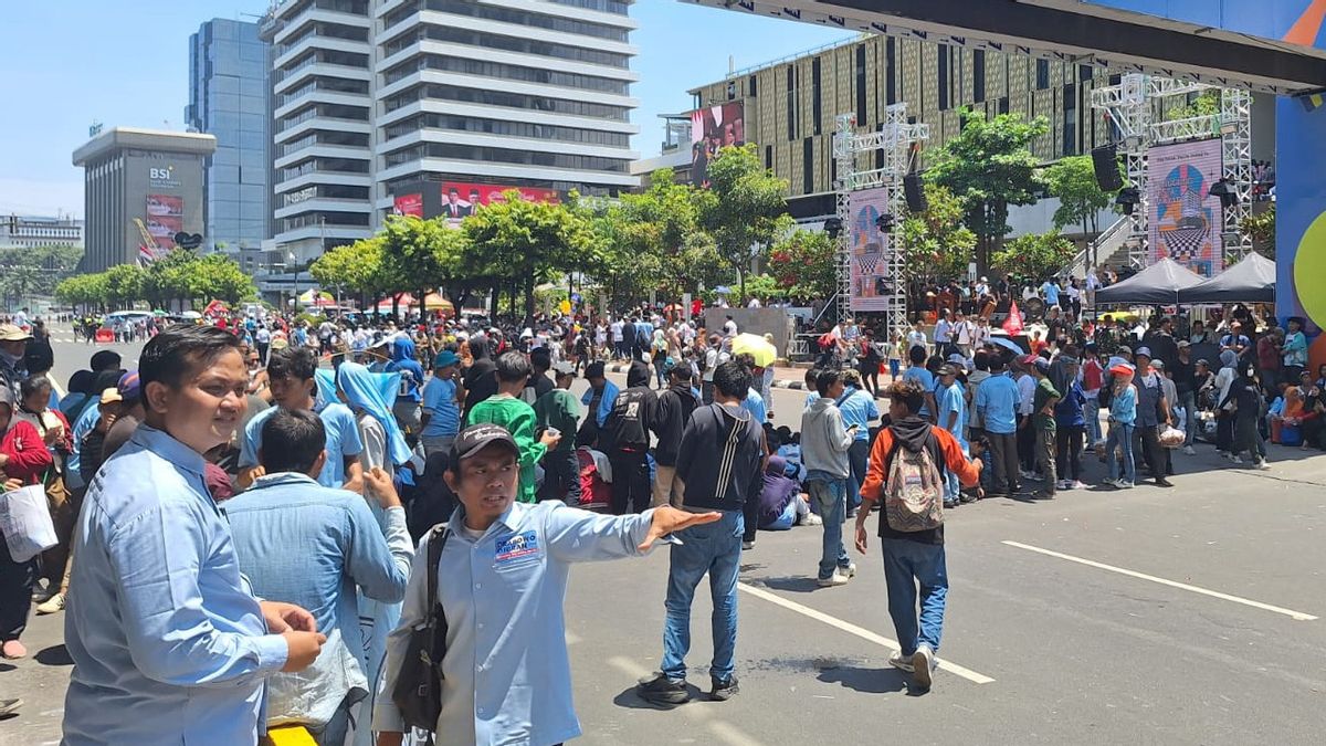 Prabowo-Gibran Volunteers填补Sarinah, Ready to欢迎新总统的队伍