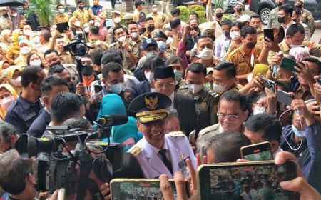 Pj Gubernur DKI Heru Budi Hartono Disambut Meriah ASN Hingga Warga di Balai Kota