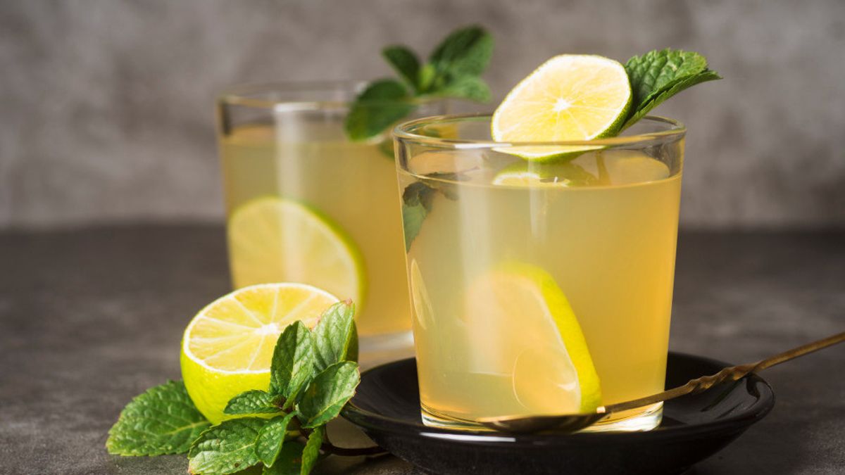 咳止め薬のレモン製剤レシピ、この飲み物の4つの部分を試してみてください