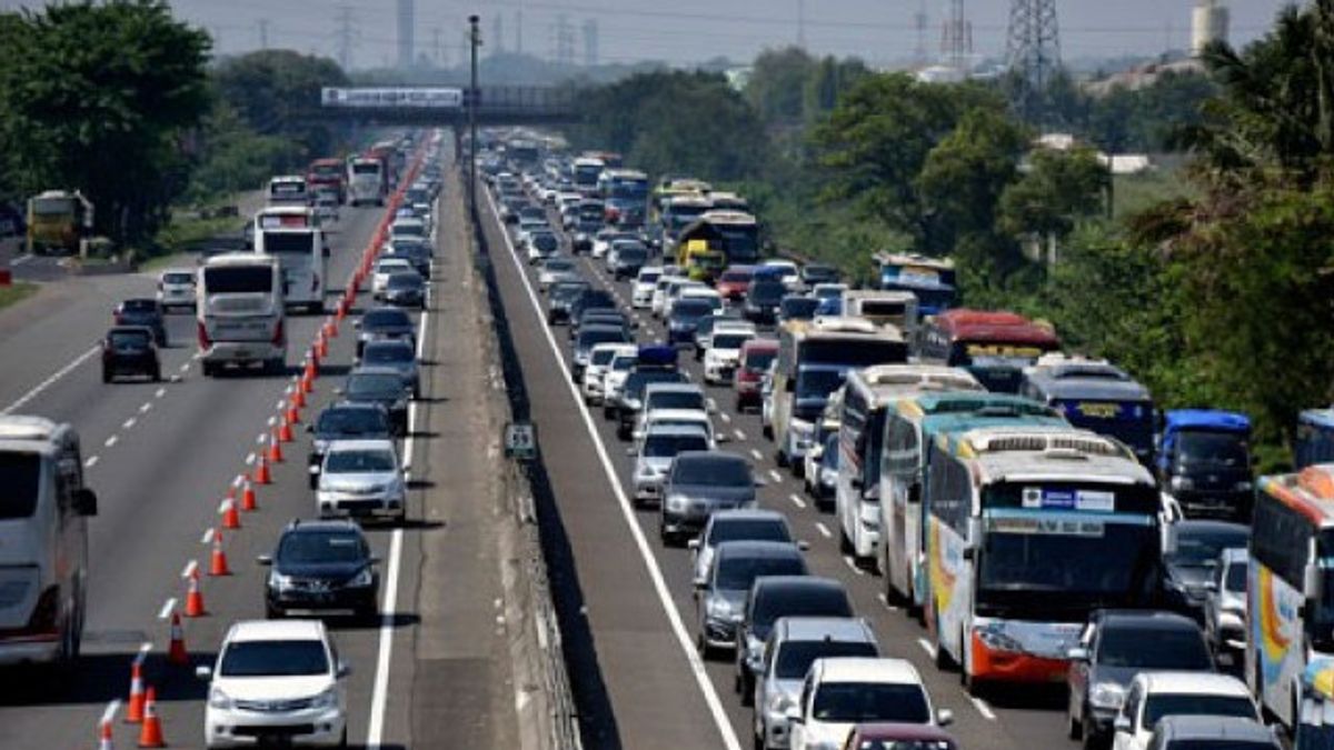 返乡流今天开始拥挤，逆流计划从KM 47到70 Jakarta-Cikampek收费公路
