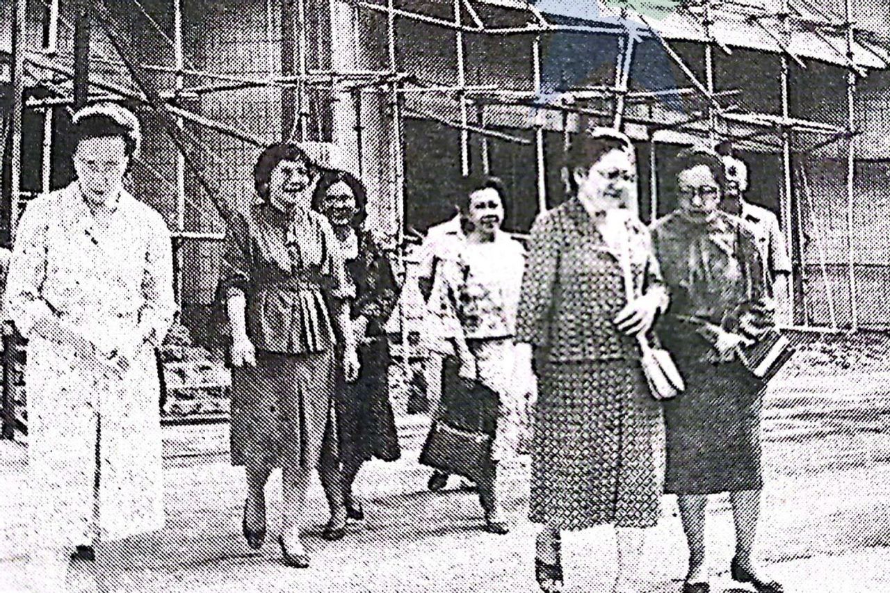 今日の歴史、1985年12月8日:ティエン・スハルト夫人による国立図書館の建物の建設の起工式