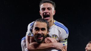 Dwigol Empat Menit Menangkan Leeds, Nottingham Forest Waswas