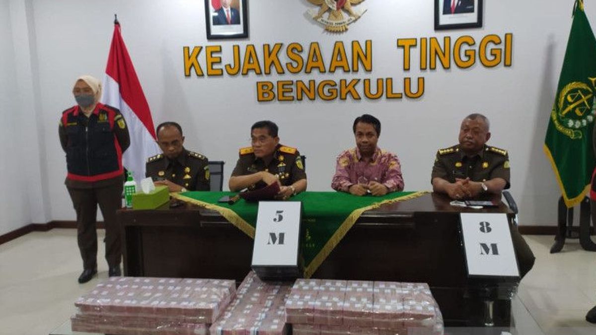 Line Up On The Table, This Is The Appearance Of Rp13 Billion In Money Confiscated By The Bengkulu Prosecutor's Office In The Palm Oil Replanting Corruption Case