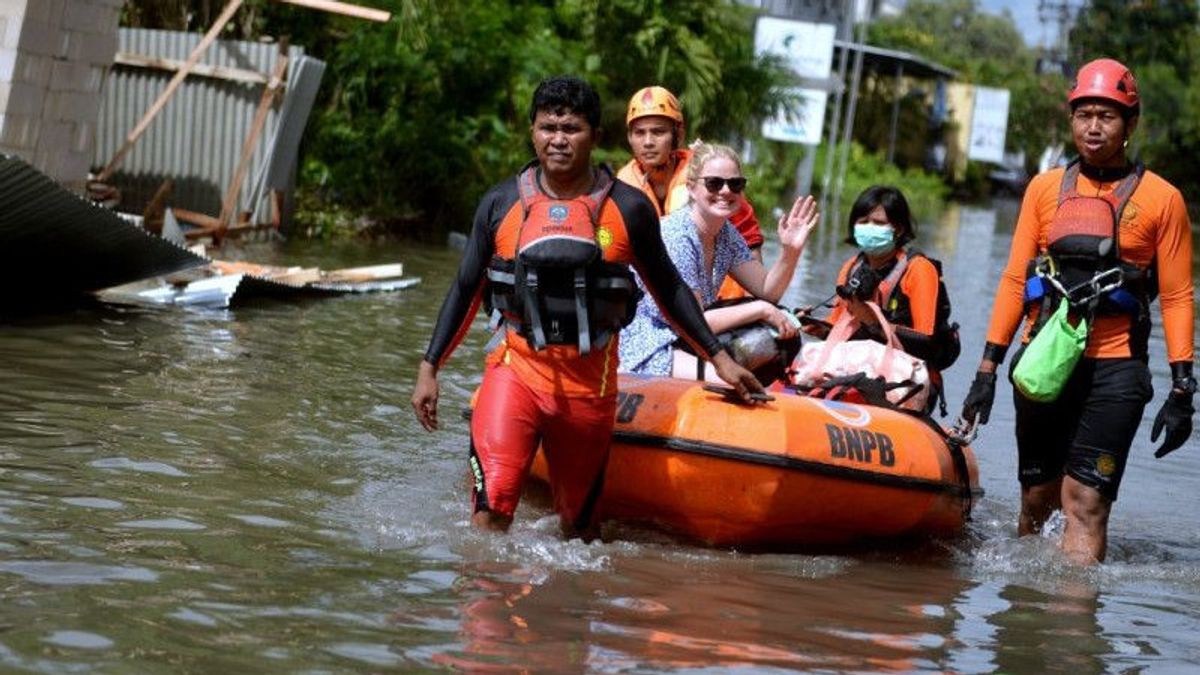 The SAR Team For The Evacuation Of Dozens Of Tourists Houred In Floods In Seminyak, Bali