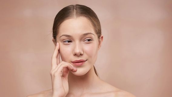 Prédiction des tendances de beauté de 2025, les traitements basés sur l’IA aux ingrédients naturels deviennent de plus en plus populaires