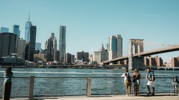 سيطلب من السياح الأمريكيين الذين يدخلون الولايات المتحدة تلخيص وسائل التواصل الاجتماعي الشخصية لمدة 5 سنوات أخيرة