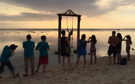 Hotel Ombak Sunset di Gili Trawangan 'Pasrah' Ayunan Dibongkar KKP: Ini adalah Salah Satu Ikon Sejak Lama, Bahkan Sampai Dipampang pada Bus Pariwisata di Australia dan Inggris