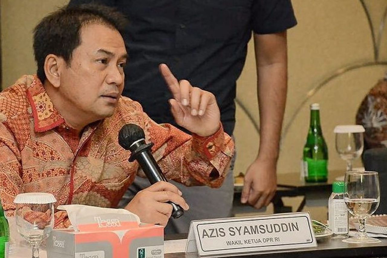 Azis Syamsuddin Allowed To Take A Shower Before Being Taken To The KPK, Netizen: It's Really Nice To Be An Official, Different From Munarman