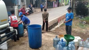 5 Truk Tangki Air Bolak-balik Tiap Hari Suplai Air Bersih ke 8 Kecamatan di Cianjur Terdampak Kekeringan