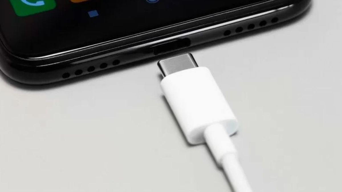 Berita Tekno: Samsung dan Apple Didenda Karena Jual Ponsel Tanpa "Charger"