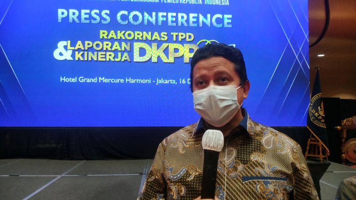 DKPP Berhentikan Anggota KPU Kepulauan Tanimbar Maluku karena Tinggal Istri Demi Wanita Idaman Lain