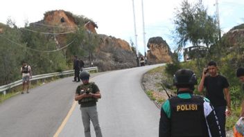 L’excitation du chauffeur d’Angkot et la découverte d’un pot-de-chaussée d’un pot-de-chaussée sur la route Trans Papua, la police soupçonne le même auteur