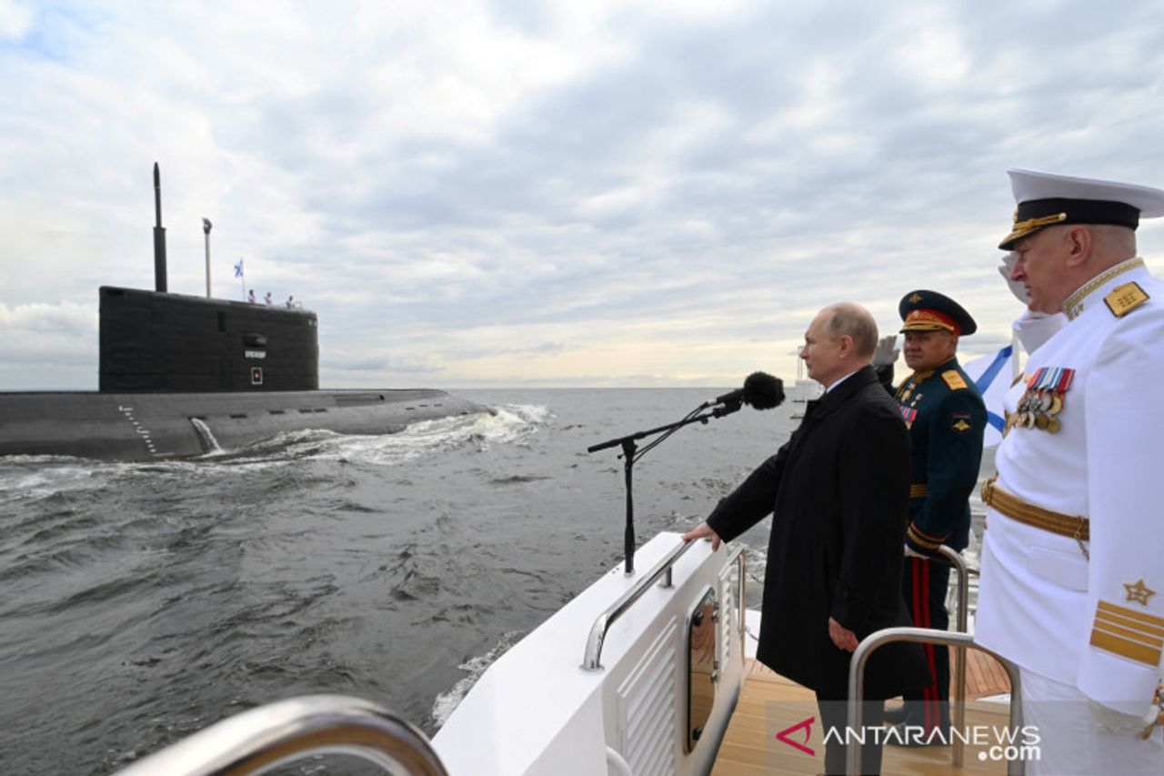 Warns Britain, Putin: Russian Navy Could Launch Unpreventable Attack