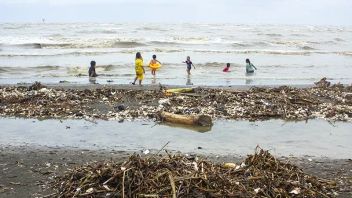 Garbage On Talanca Beach, Sukabumi, Regency Government Promises Completion