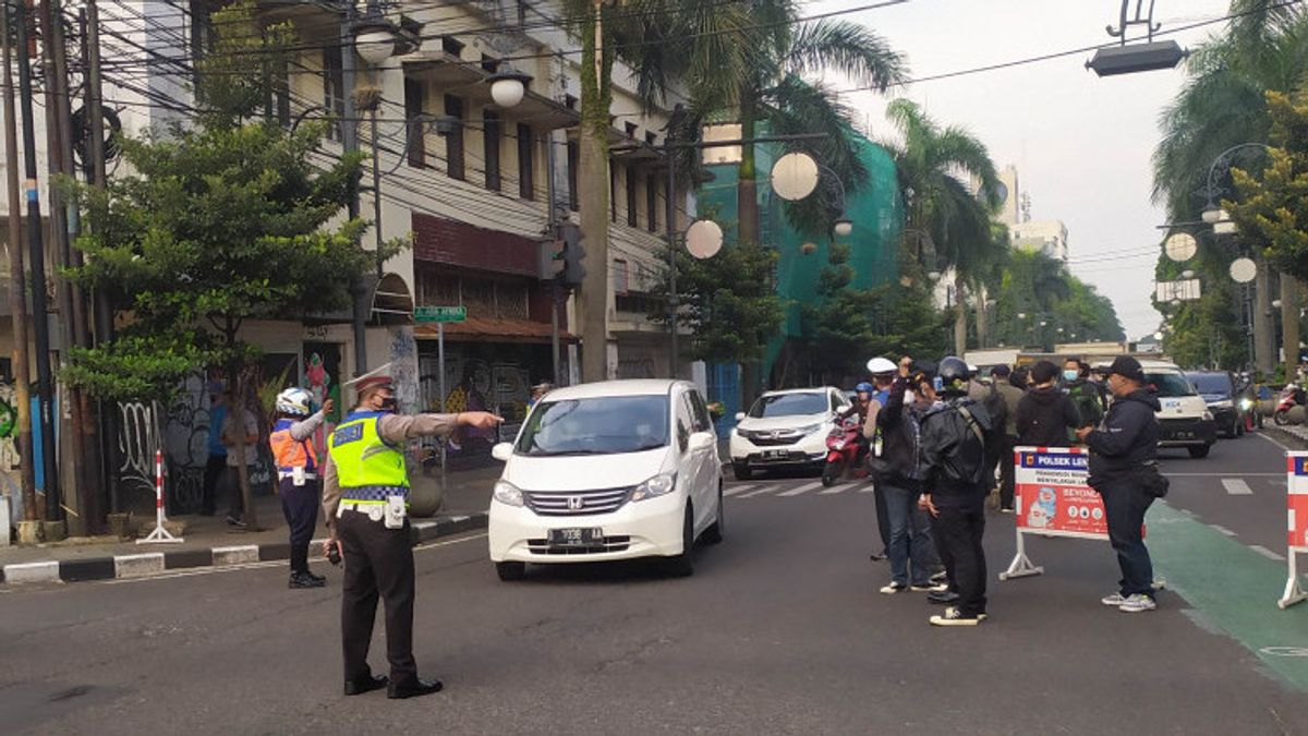 Police Test Odd-Even Vehicle Blockage In Bandung City
