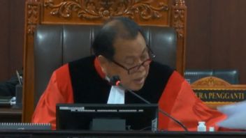 Constitutional Court Judge Ragukan The Legislation Of The Signature Of PKN Chairman Anas Urbaningrum