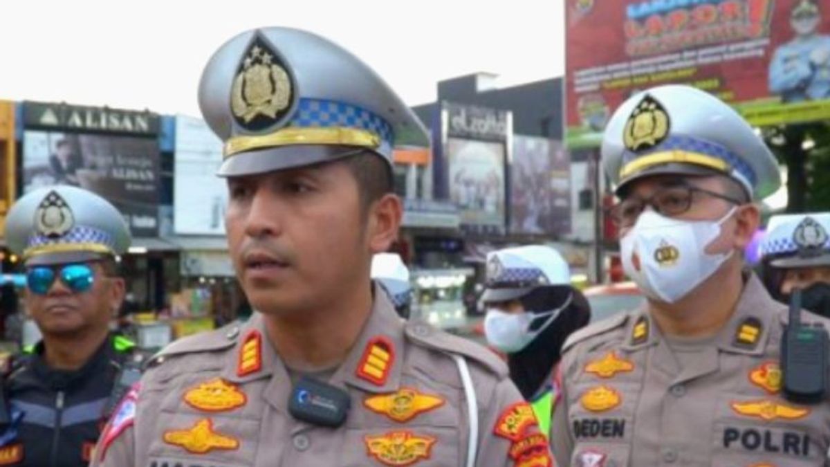 Karawang Police Ready To Break The Density Of One Way Impact At Simpang Jomin