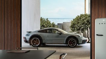 Hundreds Of Porsche Cars In Russia Suddenly Died Due To Satellite Problems