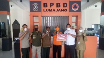 Solok City Government Hands Over 1 Ton Of Rendang For Victims Of The Eruption Of Mount Semeru