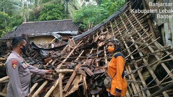Puluhan Rumah di Lebak Rusak Diterjang Puting Beliung